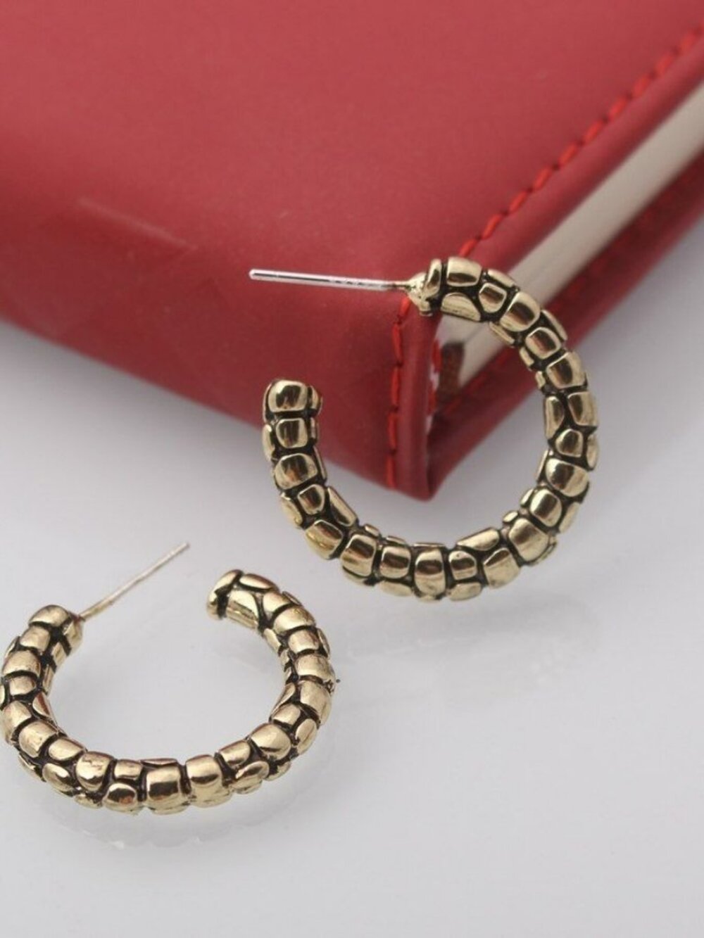 Leighton Kie Cobblestone Pattern Hoop Earrings Gold Black Womens Gift Packaged